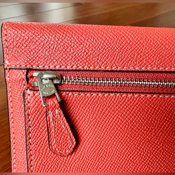 Coach Coral Leather Wallet EUC - Picture 4 of 9